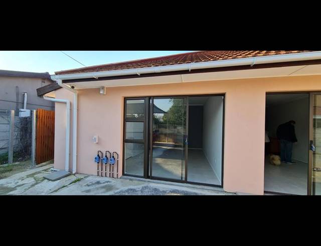 1 BEDROOM PROPERTY TO RENT IN STRAND NORTH